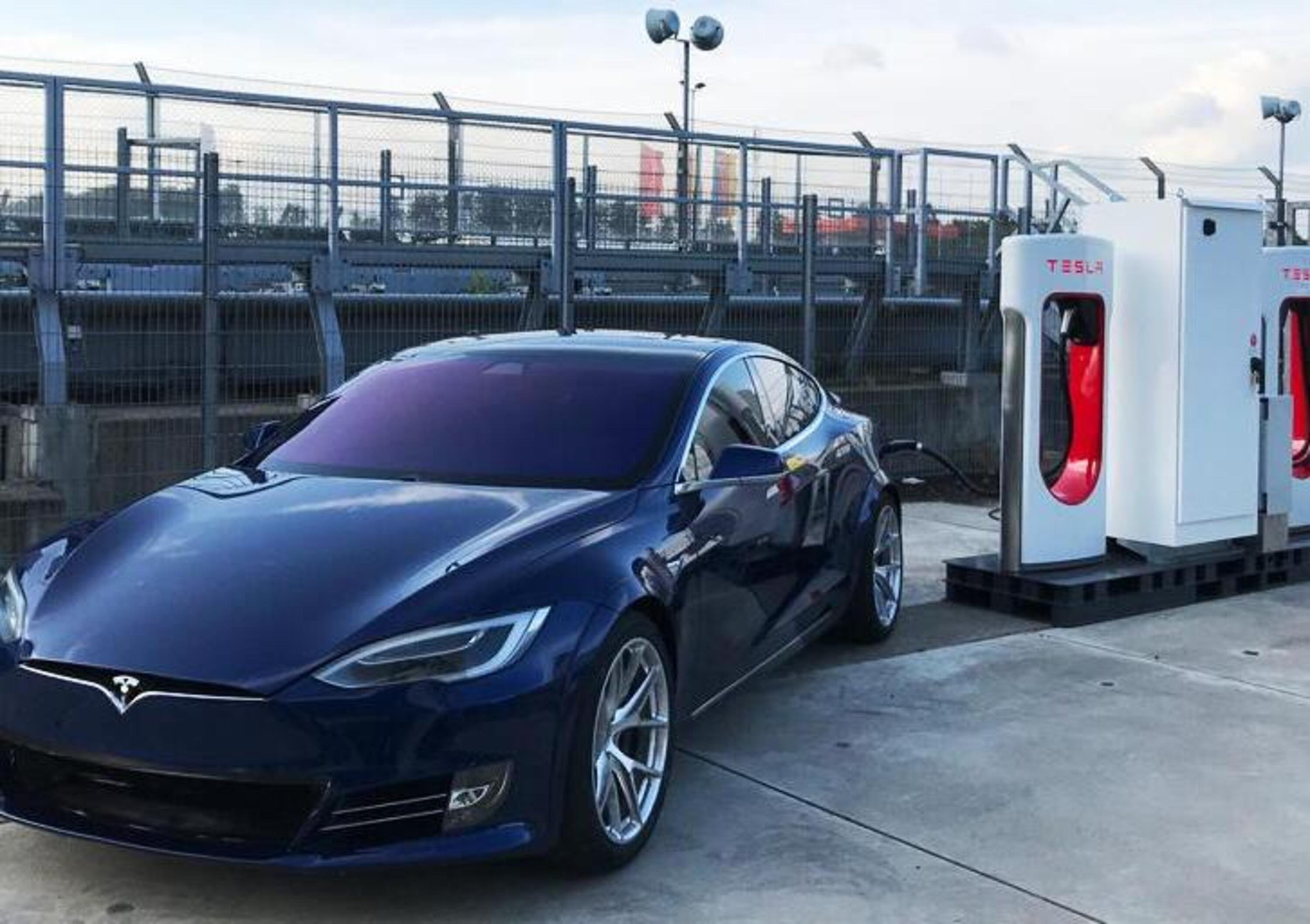 Tesla annuncia nuova mega-fabbrica di supercharger in Cina