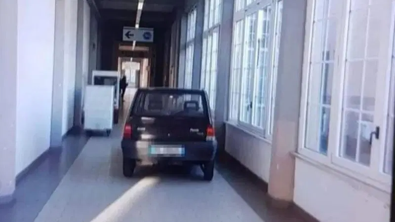 L'uomo della "Panda in corsia" esce allo scoperto: "Accompagnavo mio figlio"