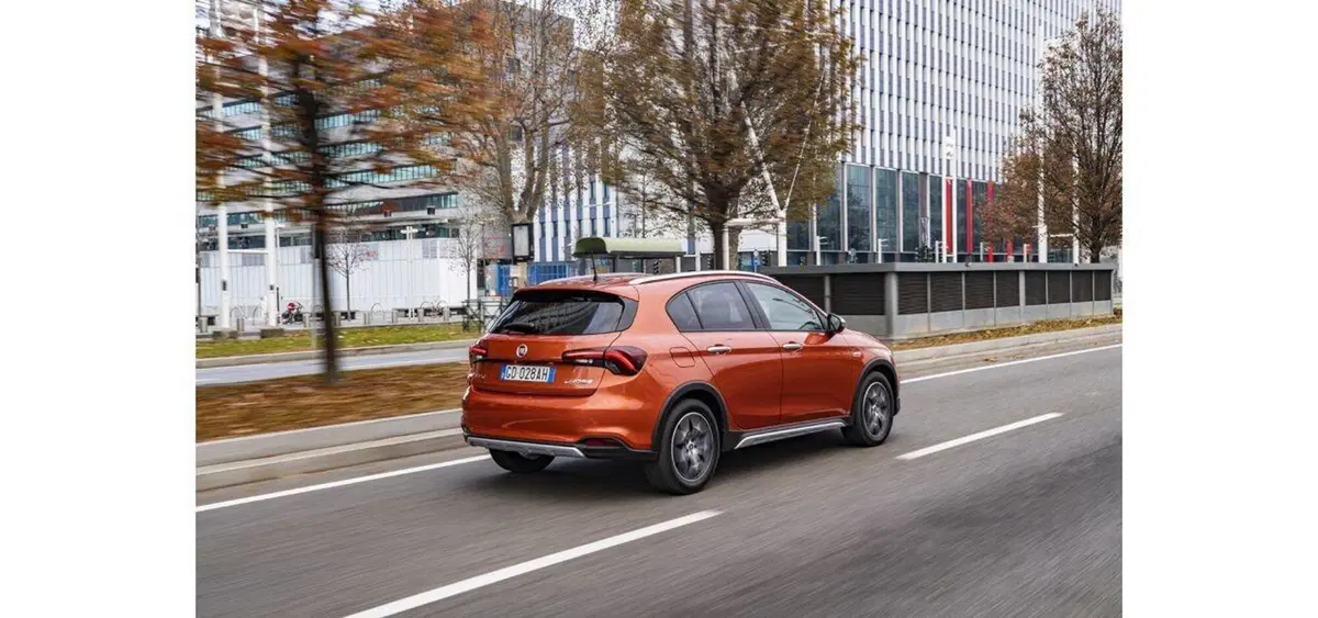 Fiat Tipo Cross: così la Tipo diventa un po' SUV (15)