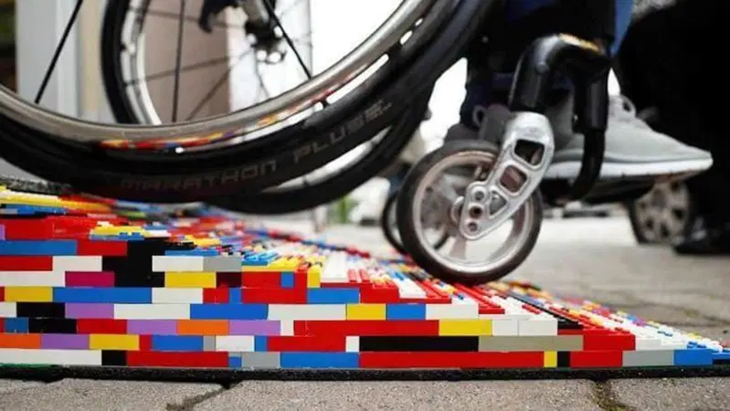 Dalla Germania al Veneto: rampe di Lego che abbattono le barriere architettoniche