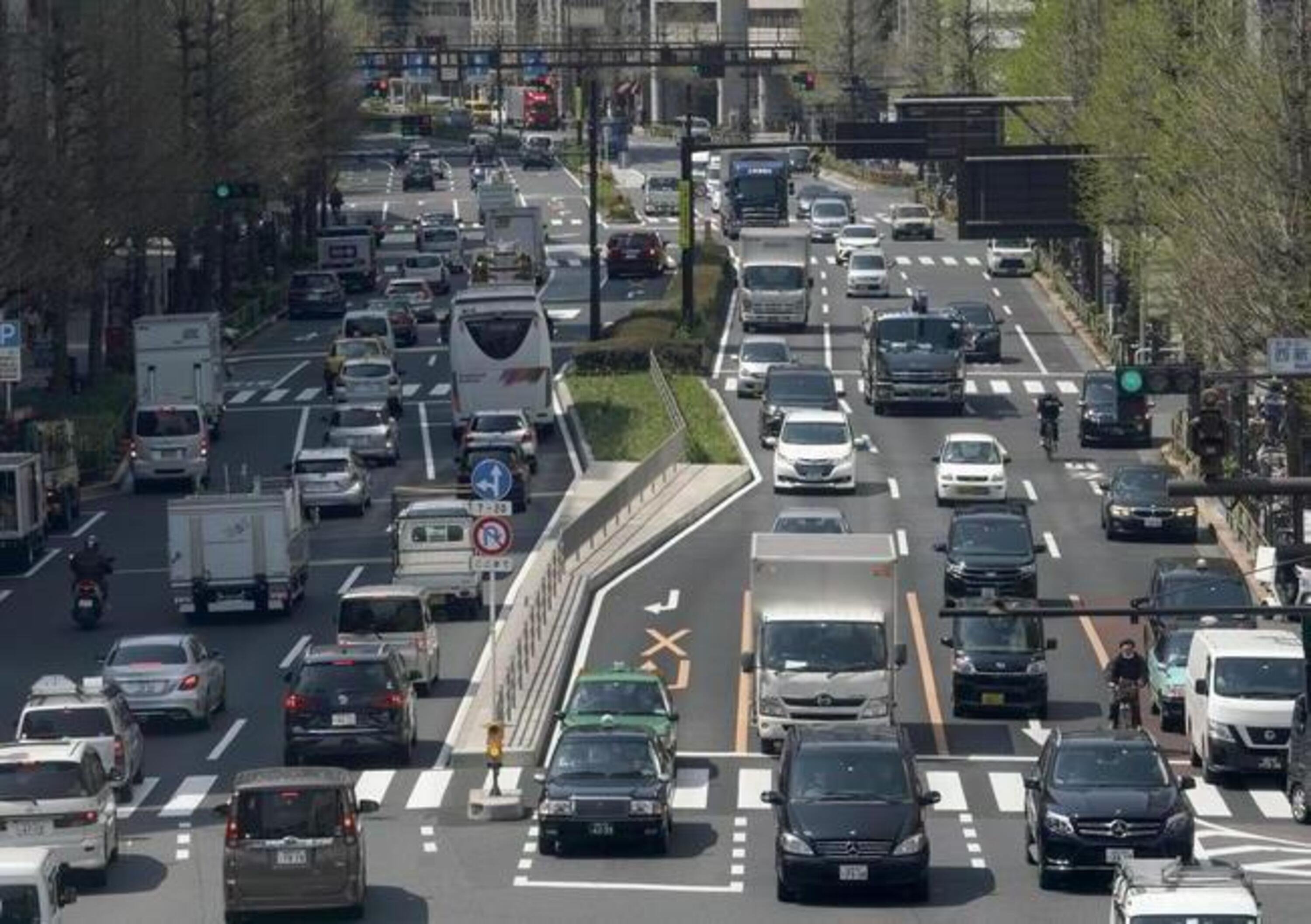 Giappone, verso lo stop a benzina e diesel dal 2035