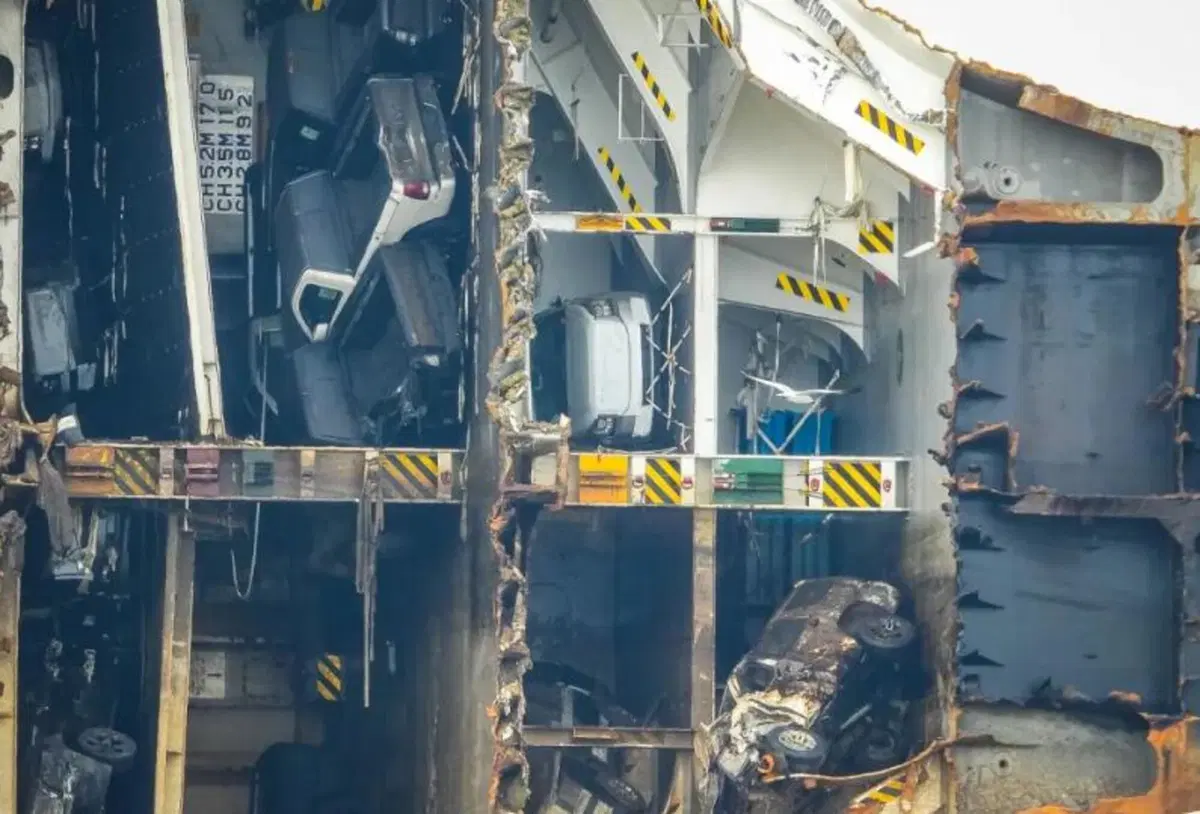 4000 auto in fondo al mare: le spettacolari immagini del recupero [FOTO e VIDEO] (6)