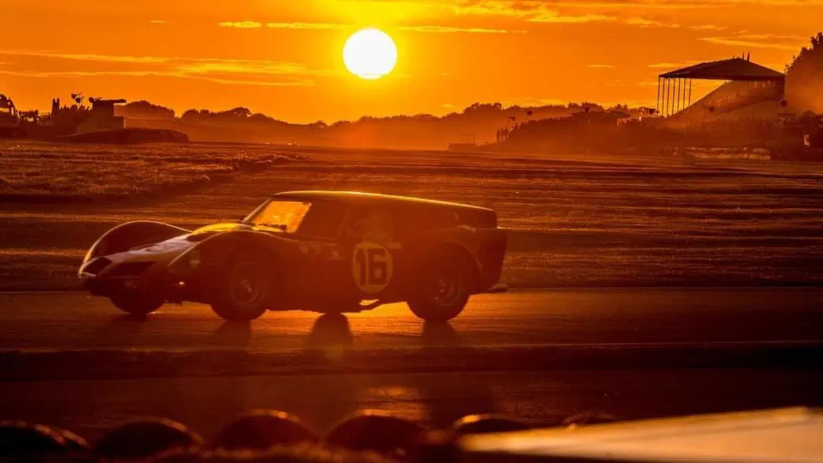 La nuova Ferrari Breadvan V12 vive, Evolvendo la 550 Maranello: che macchina [foto dalla verniciatura] (3)