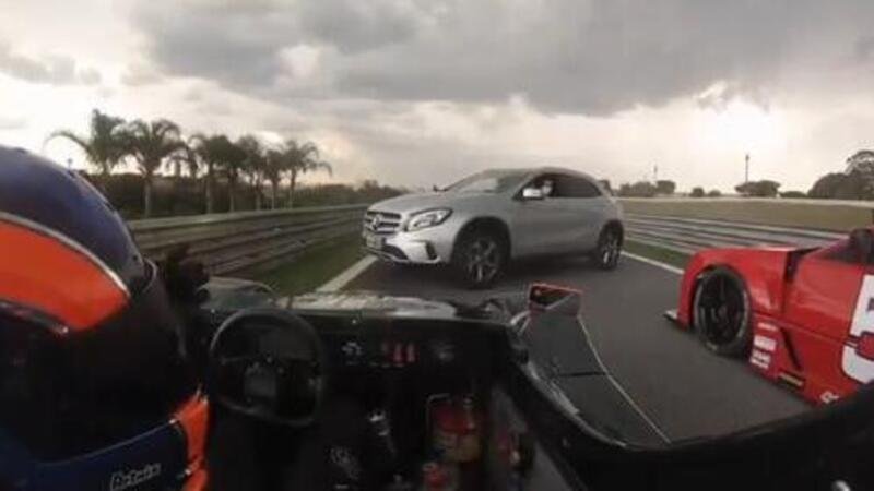 Incredibile a Interlagos: auto &ldquo;civile&rdquo; in mezzo alla pista durante una gara [VIDEO]
