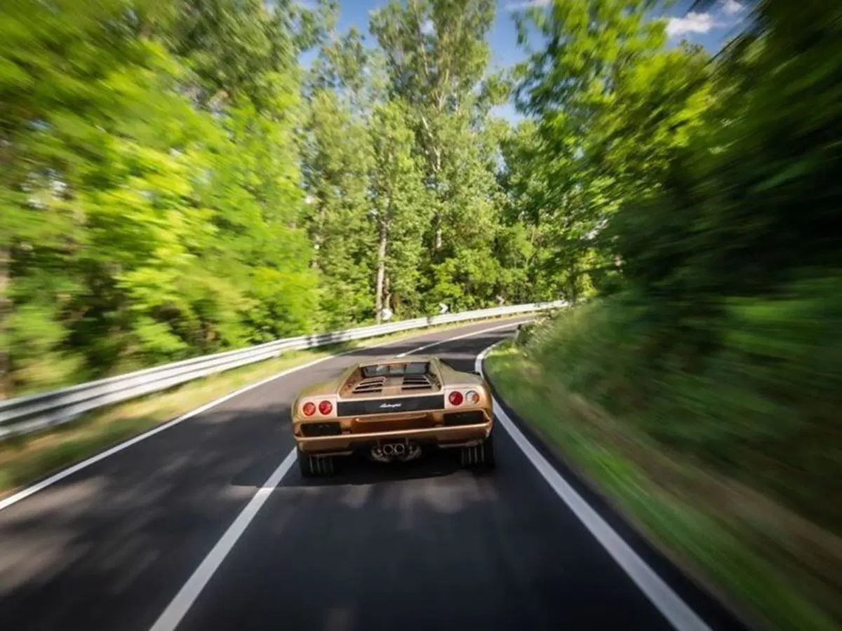La Lamborghini Diablo compie 30 anni (15)