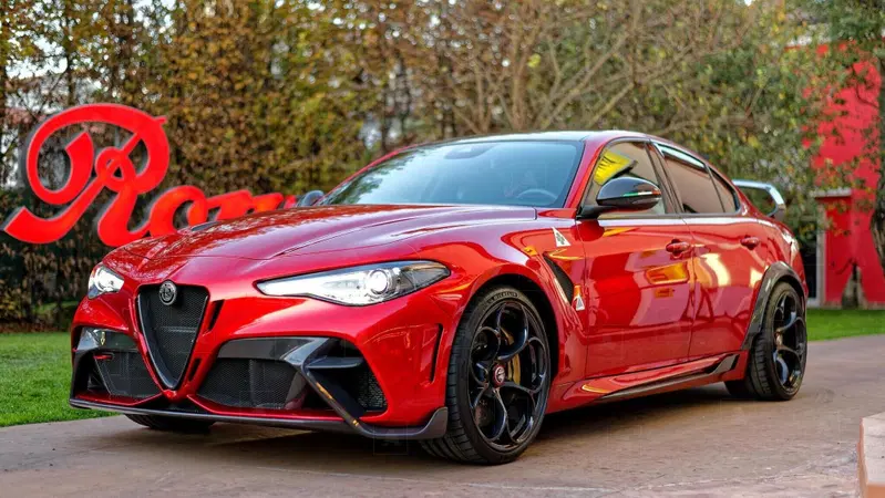 Alfa Romeo Giulia GTAm | Ecco cosa si prova ad incontrarla dal vivo [Video]
