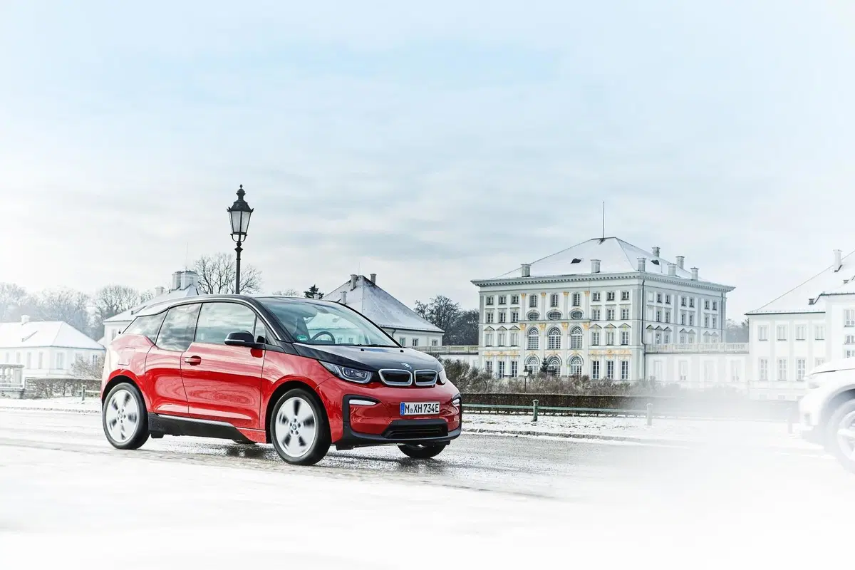 Quale auto elettrica, Confronto compatte premium: BMW i3s Vs Mini Cooper SE (19)