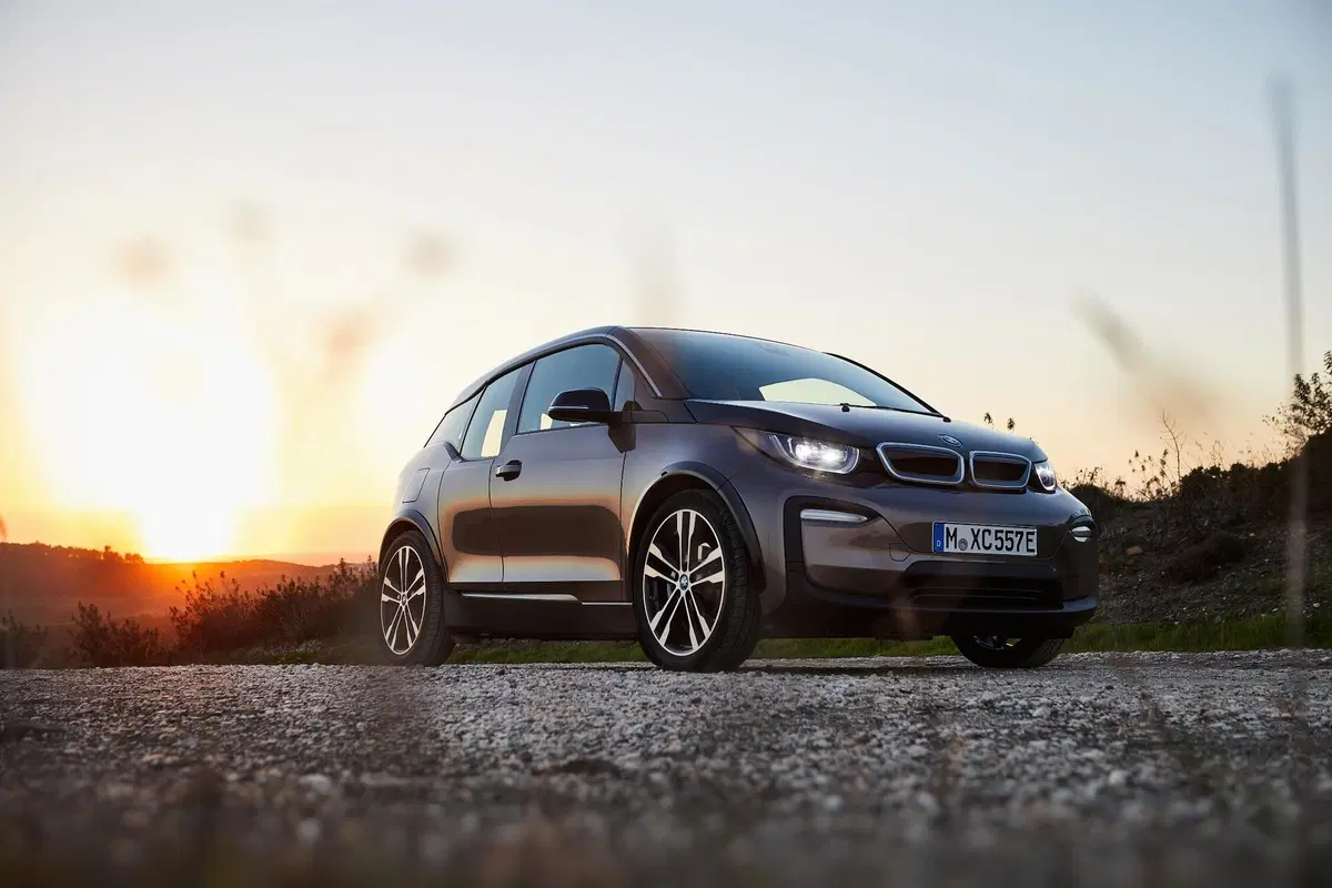 Quale auto elettrica, Confronto compatte premium: BMW i3s Vs Mini Cooper SE (3)