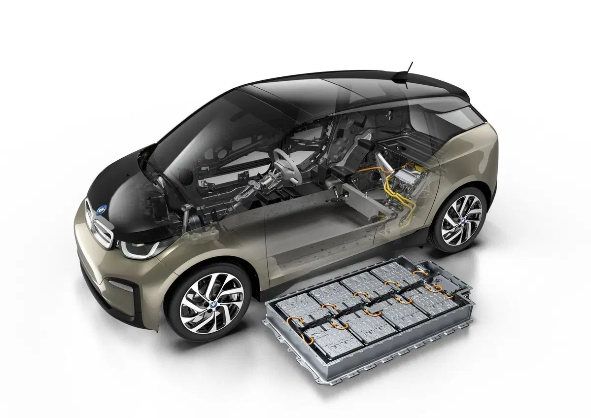 Quale auto elettrica, Confronto compatte premium: BMW i3s Vs Mini Cooper SE (16)