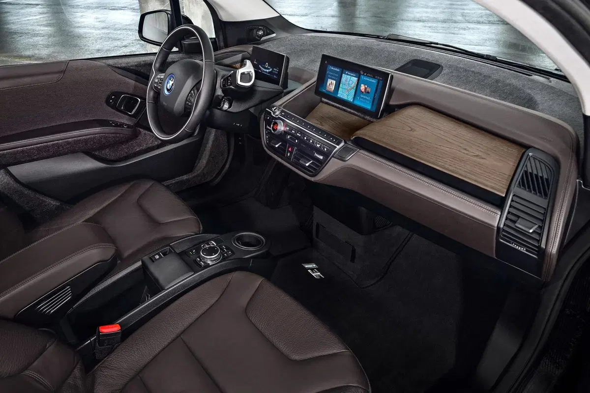 Quale auto elettrica, Confronto compatte premium: BMW i3s Vs Mini Cooper SE (12)