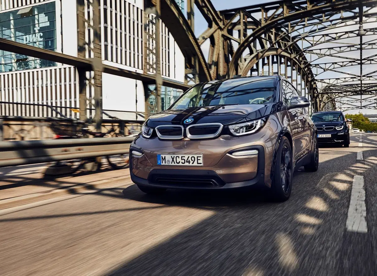 Quale auto elettrica, Confronto compatte premium: BMW i3s Vs Mini Cooper SE (6)