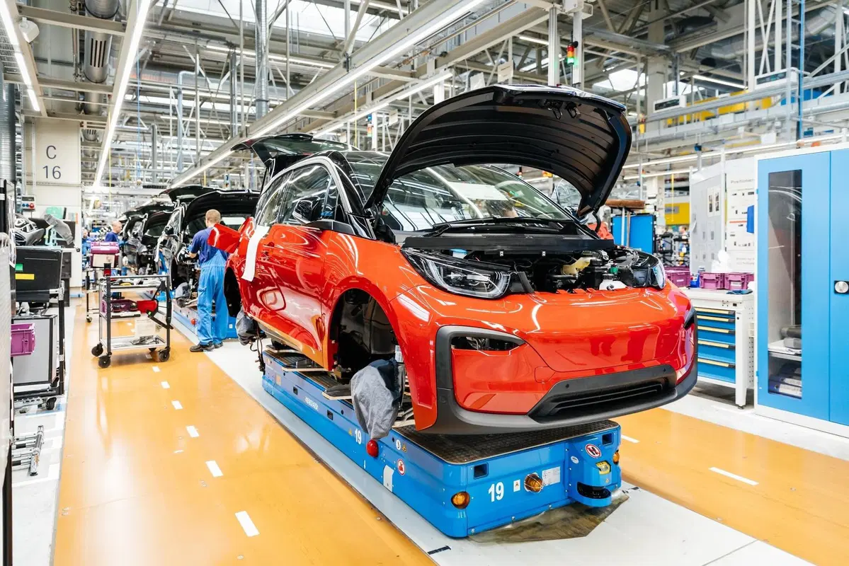 Quale auto elettrica, Confronto compatte premium: BMW i3s Vs Mini Cooper SE (14)