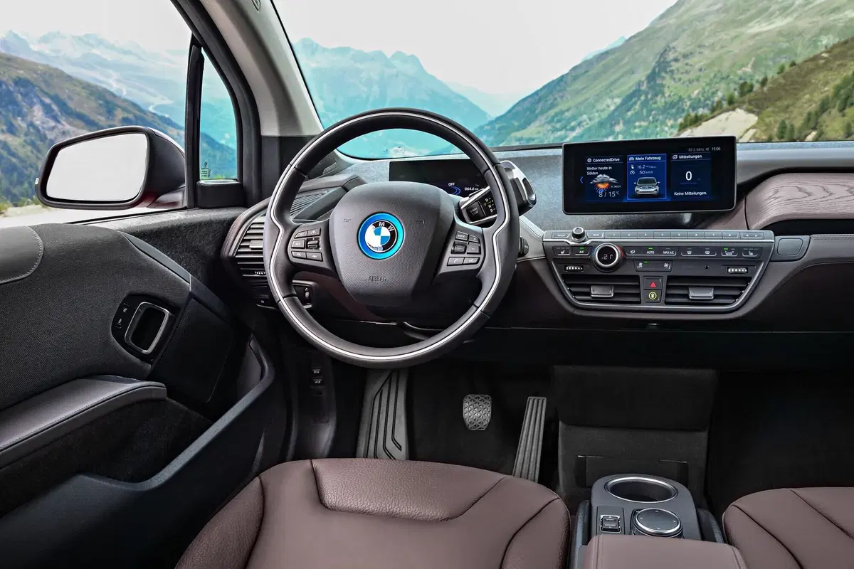 Quale auto elettrica, Confronto compatte premium: BMW i3s Vs Mini Cooper SE (10)