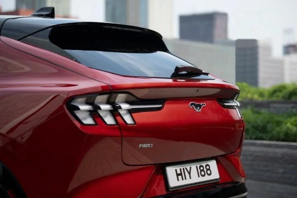 Ford Mustang Mach-E arriva sul listino prezzi Italia, Grinta con 487CV e autonomia 610Km (4)