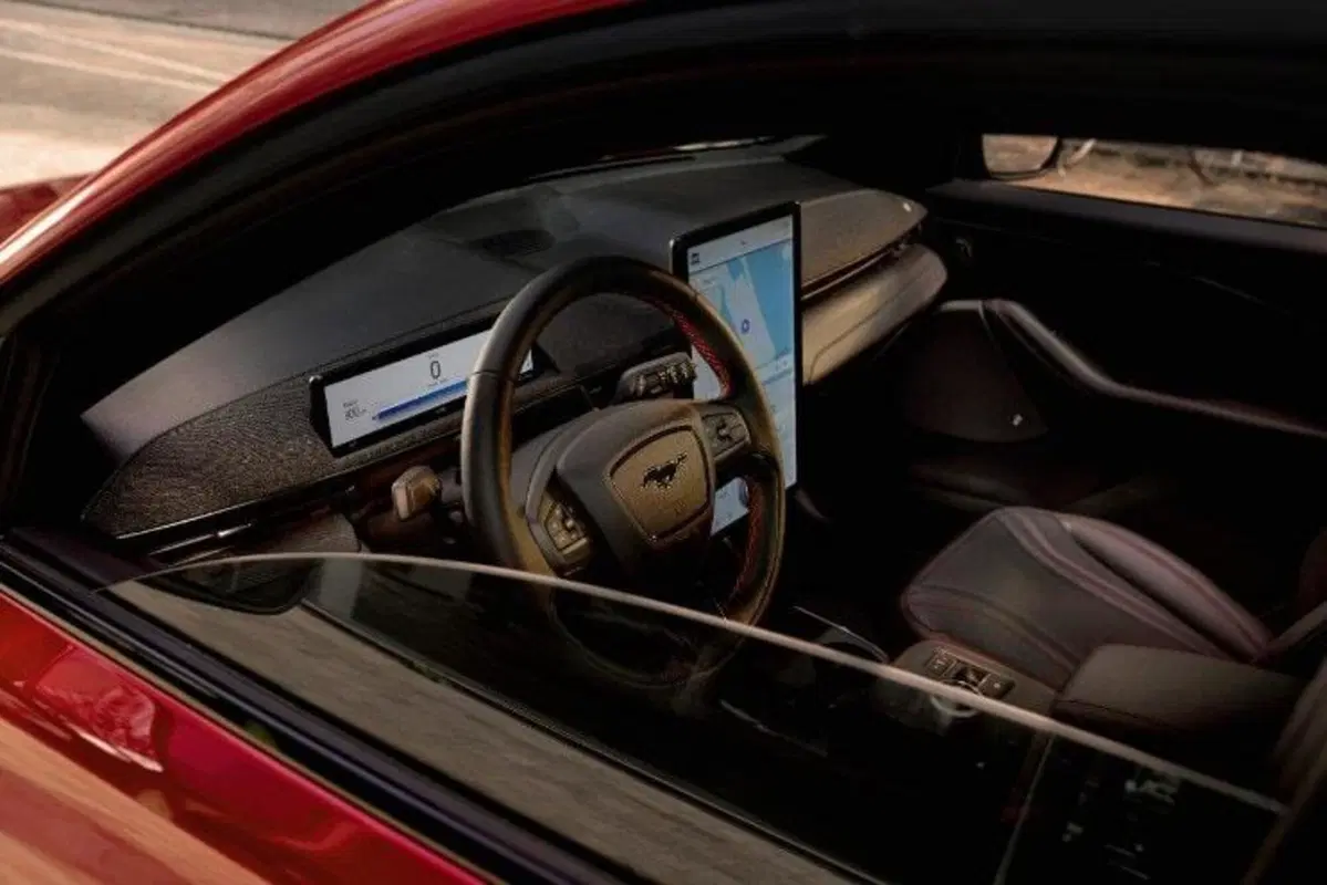 Ford Mustang Mach-E arriva sul listino prezzi Italia, Grinta con 487CV e autonomia 610Km (6)