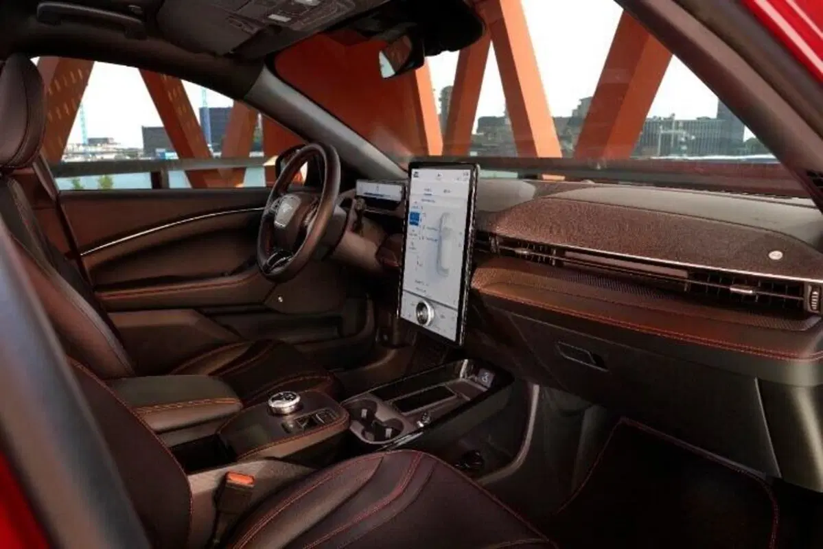Ford Mustang Mach-E arriva sul listino prezzi Italia, Grinta con 487CV e autonomia 610Km (7)