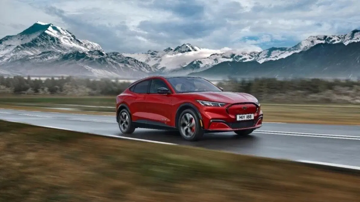 Ford Mustang Mach-E arriva sul listino prezzi Italia, Grinta con 487CV e autonomia 610Km (3)