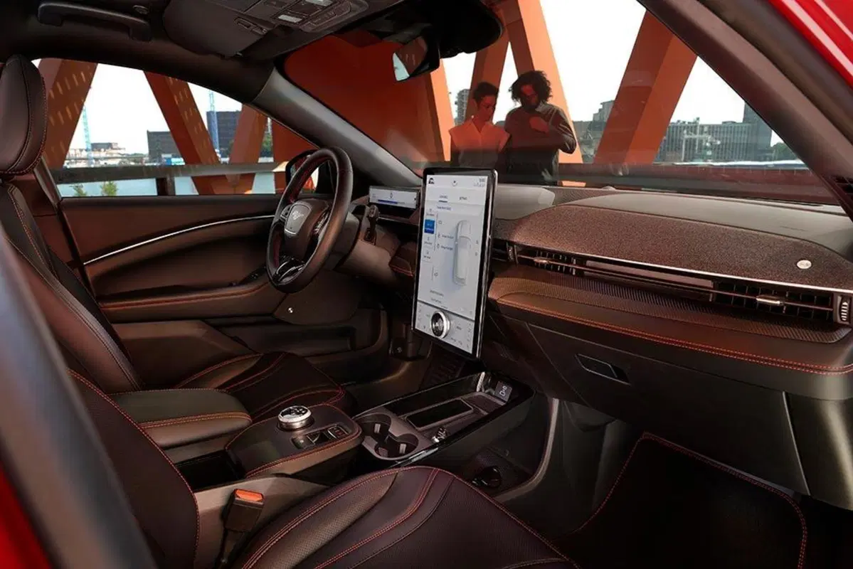 Ford Mustang Mach-E arriva sul listino prezzi Italia, Grinta con 487CV e autonomia 610Km (10)