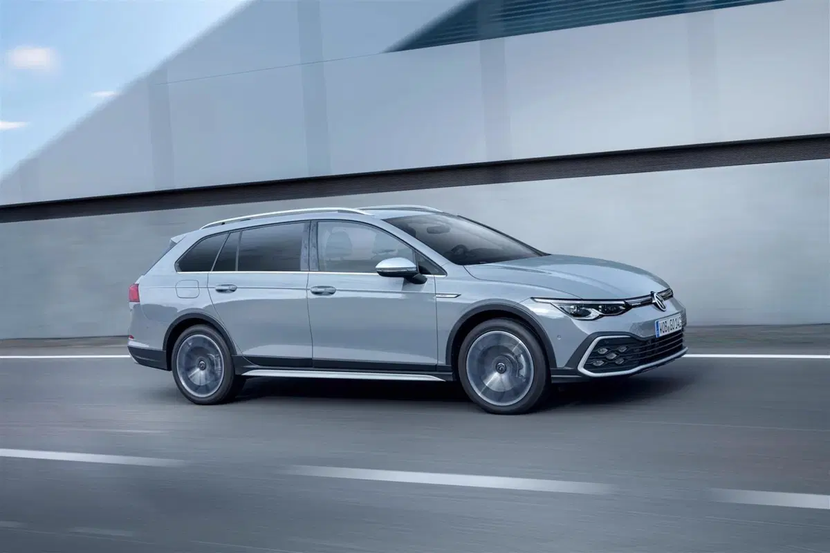 Volkswagen Golf Alltrack arriva in Italia: si parte da 44.100 euro (4)