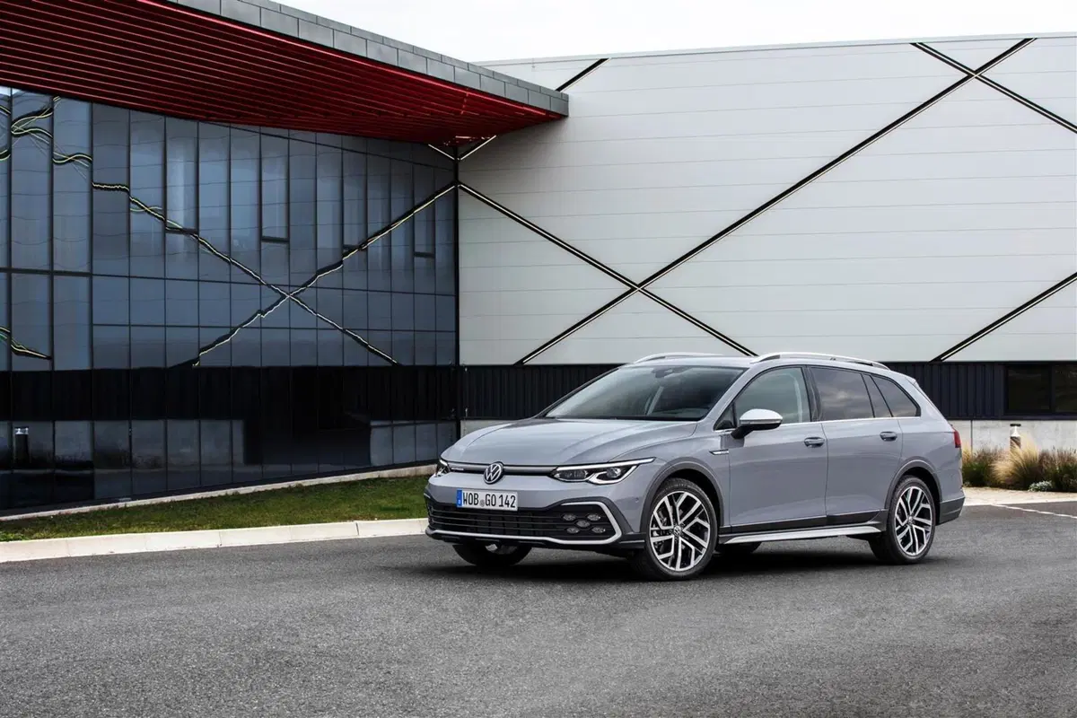 Volkswagen Golf Alltrack arriva in Italia: si parte da 44.100 euro (5)