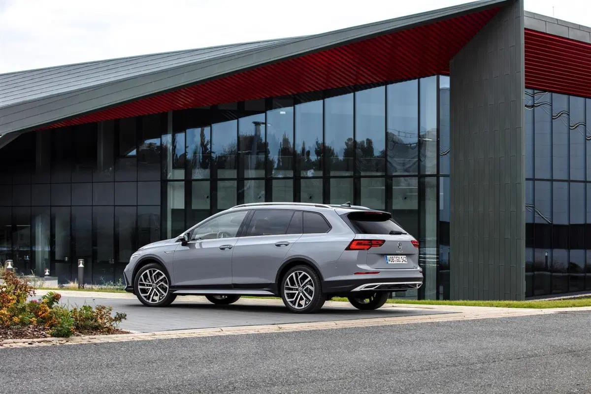 Volkswagen Golf Alltrack arriva in Italia: si parte da 44.100 euro (6)