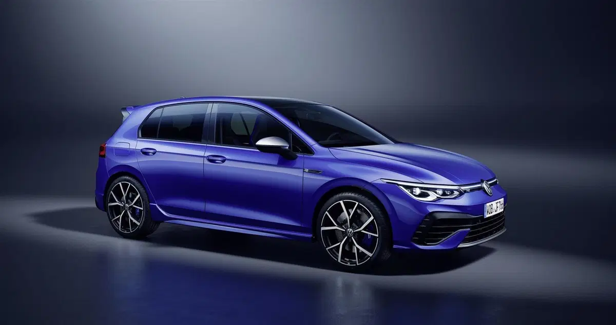 Volkswagen Golf R: quanto costa in Italia (6)