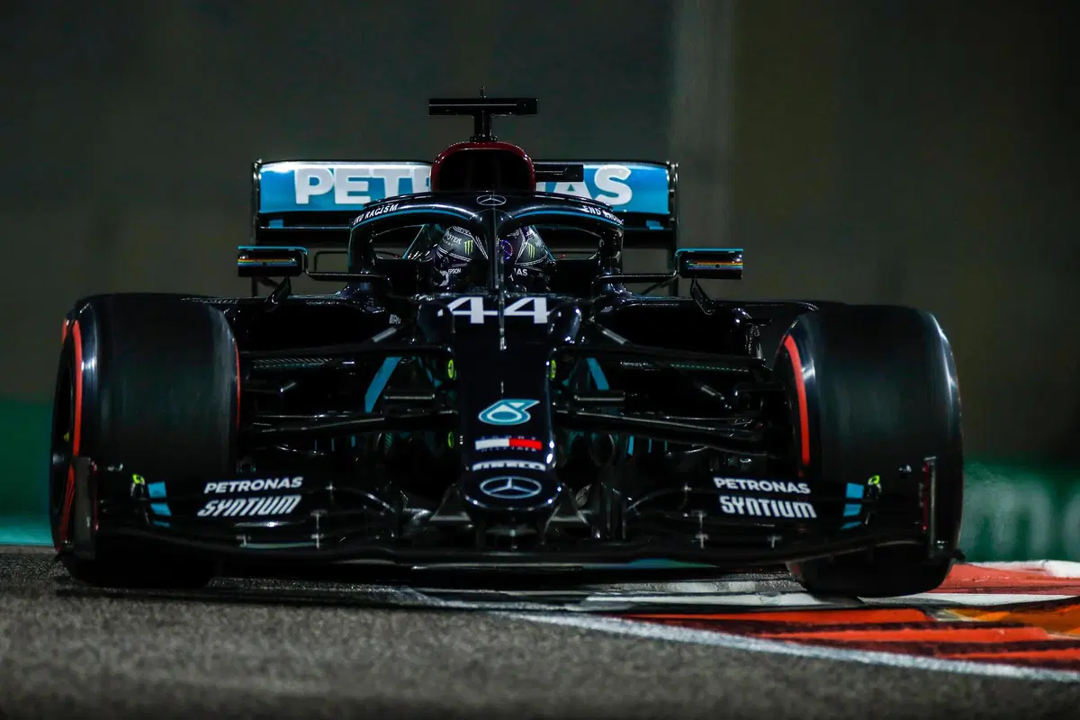 F1, GP Abu Dhabi 2020: pole per Verstappen (15)