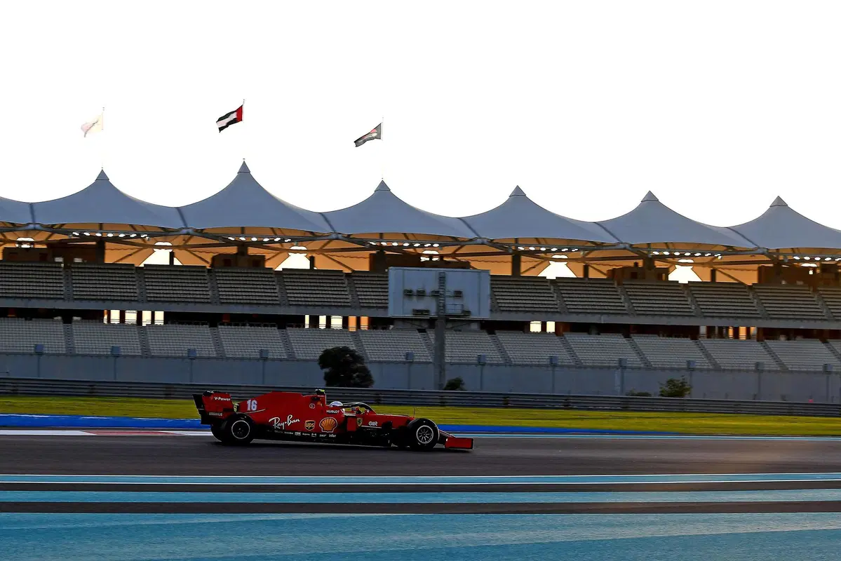 F1, GP Abu Dhabi 2020: pole per Verstappen (24)