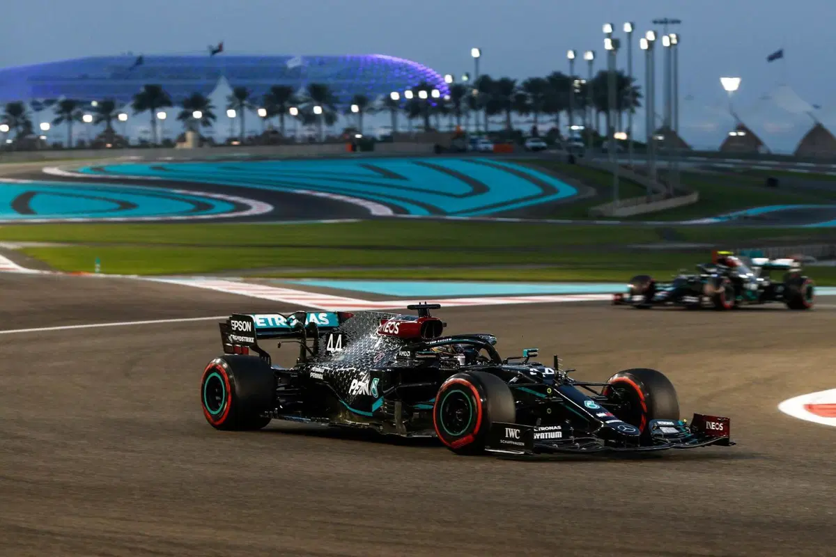 F1, GP Abu Dhabi 2020: vince Verstappen (17)