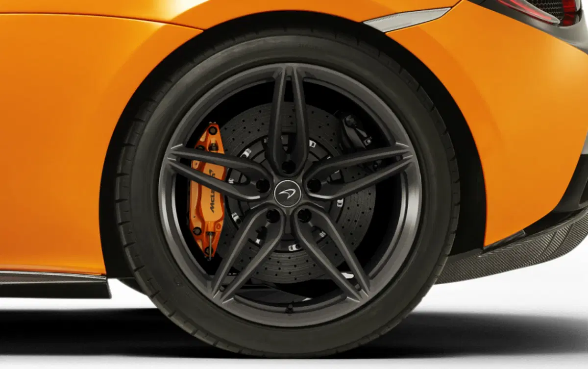 Quale sognare, Confronto: Lamborghini Huracàn LP 580-2 Vs McLaren 570 S (12)