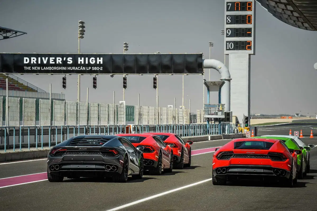 Quale sognare, Confronto: Lamborghini Huracàn LP 580-2 Vs McLaren 570 S (5)