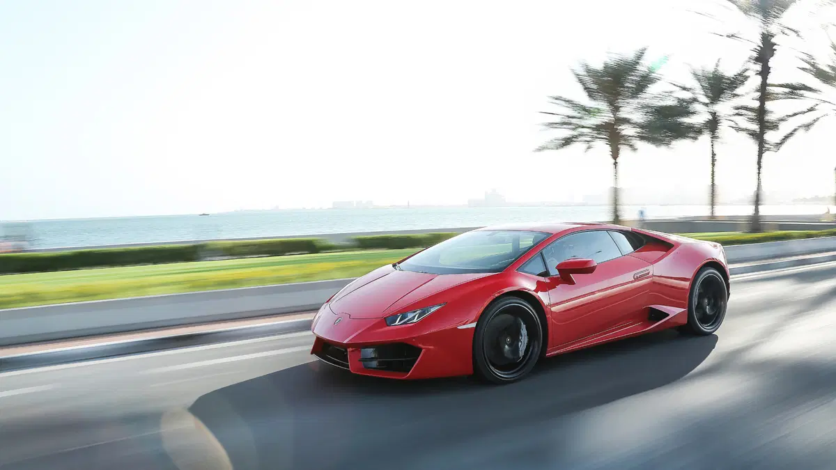 Quale sognare, Confronto: Lamborghini Huracàn LP 580-2 Vs McLaren 570 S (2)