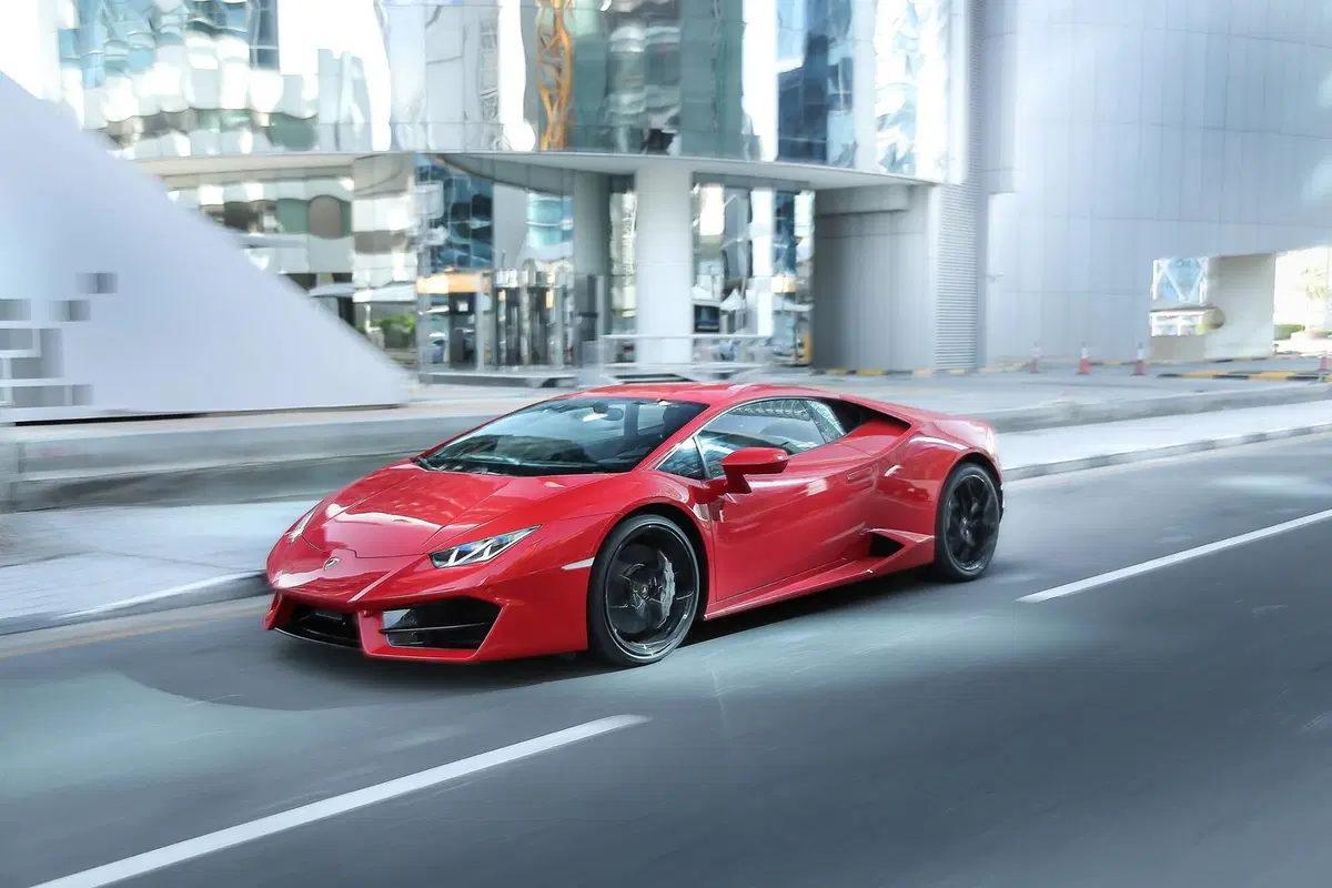 Quale sognare, Confronto: Lamborghini Huracàn LP 580-2 Vs McLaren 570 S (4)