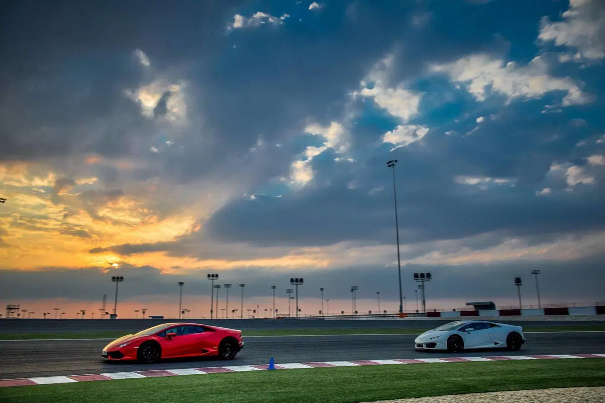 Quale sognare, Confronto: Lamborghini Huracàn LP 580-2 Vs McLaren 570 S (10)