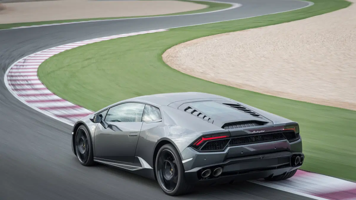Quale sognare, Confronto: Lamborghini Huracàn LP 580-2 Vs McLaren 570 S (8)