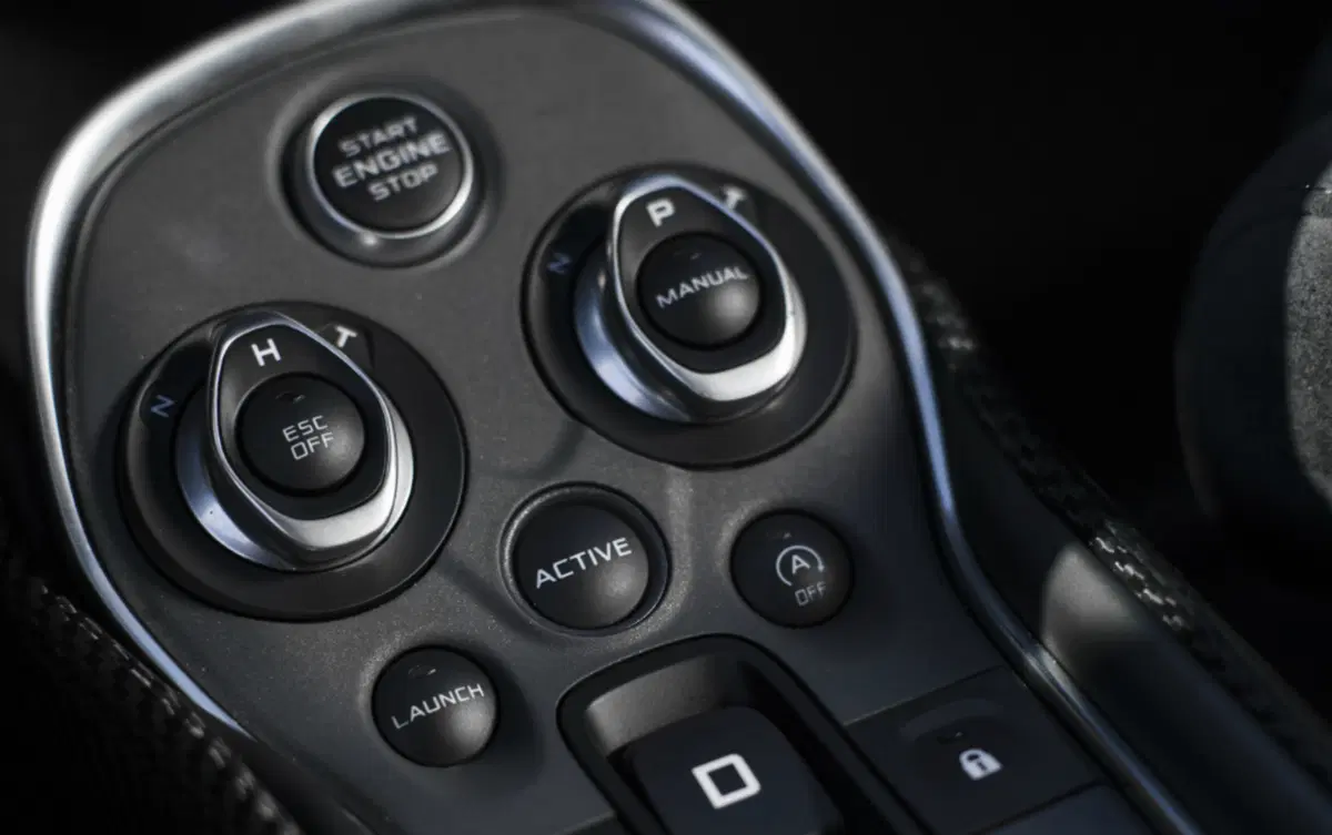 Quale sognare, Confronto: Lamborghini Huracàn LP 580-2 Vs McLaren 570 S (5)
