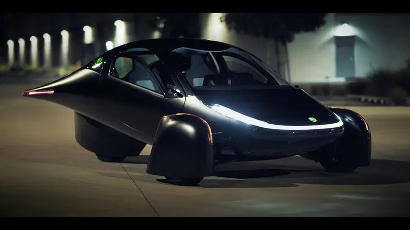 Aptera, L'auto da fantascienza diventa realt&agrave; in America: 3x3 a energia solare [video]