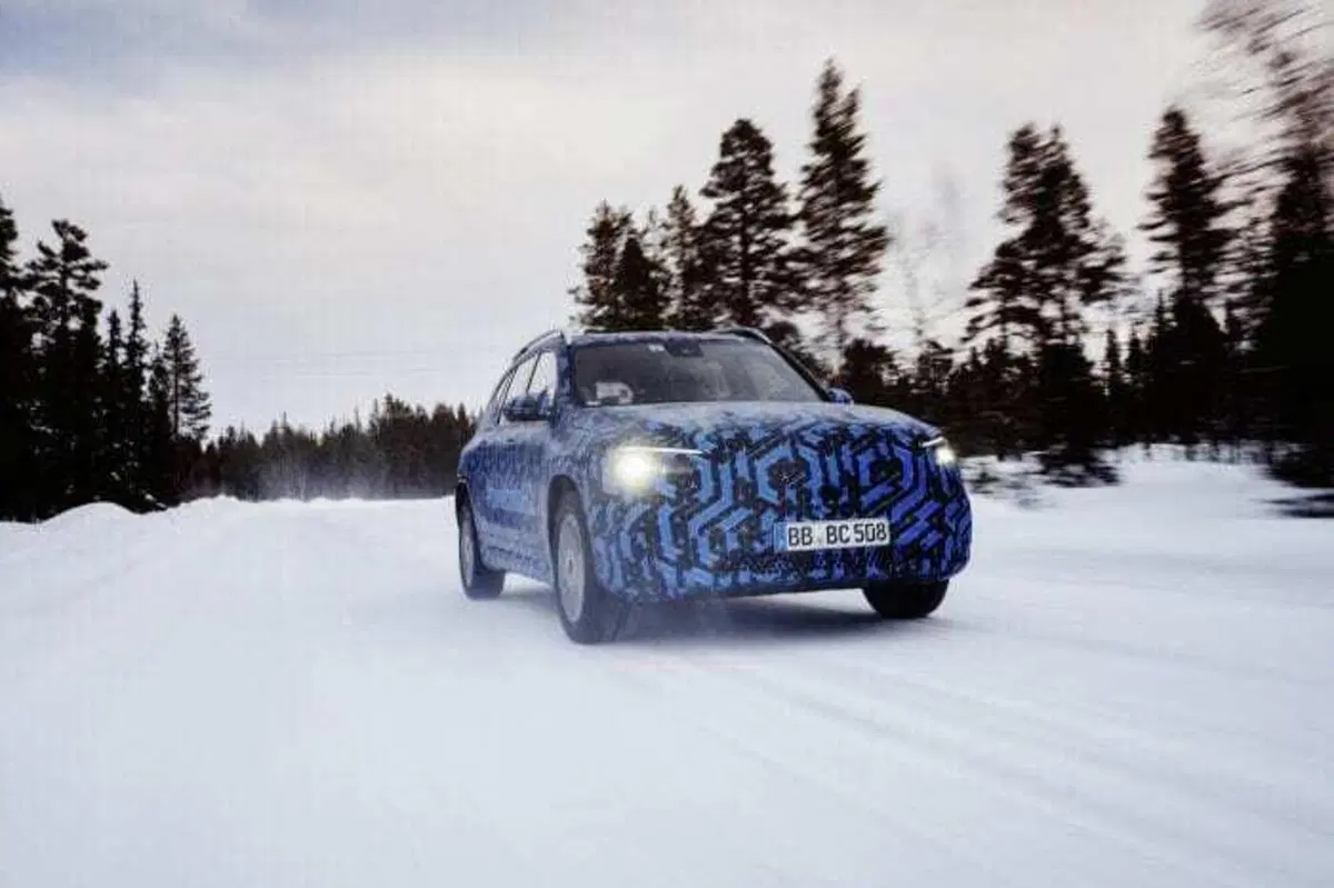 Mercedes aumenta la gamma elettrica per battere Tesla, Porsche ma anche FCA: si parte subito con la piccola EQA