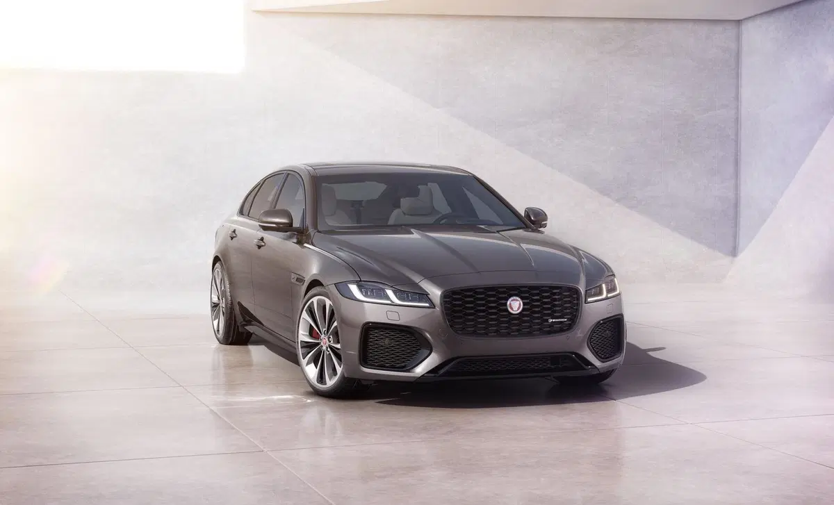 Jaguar XF 2.0 D 180 CV AWD aut. Chequered Flag (5)