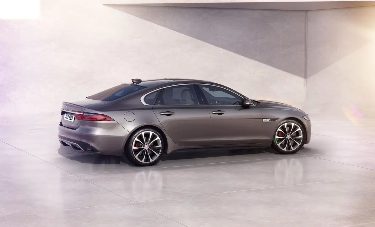 Jaguar XF 2.0 D 180 CV AWD aut. Chequered Flag (7)