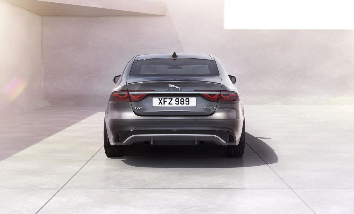 Jaguar XF 2.0 D 180 CV AWD aut. Chequered Flag (6)