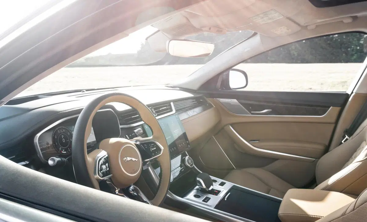 Jaguar XF 2.0 D 180 CV AWD aut. Chequered Flag (18)