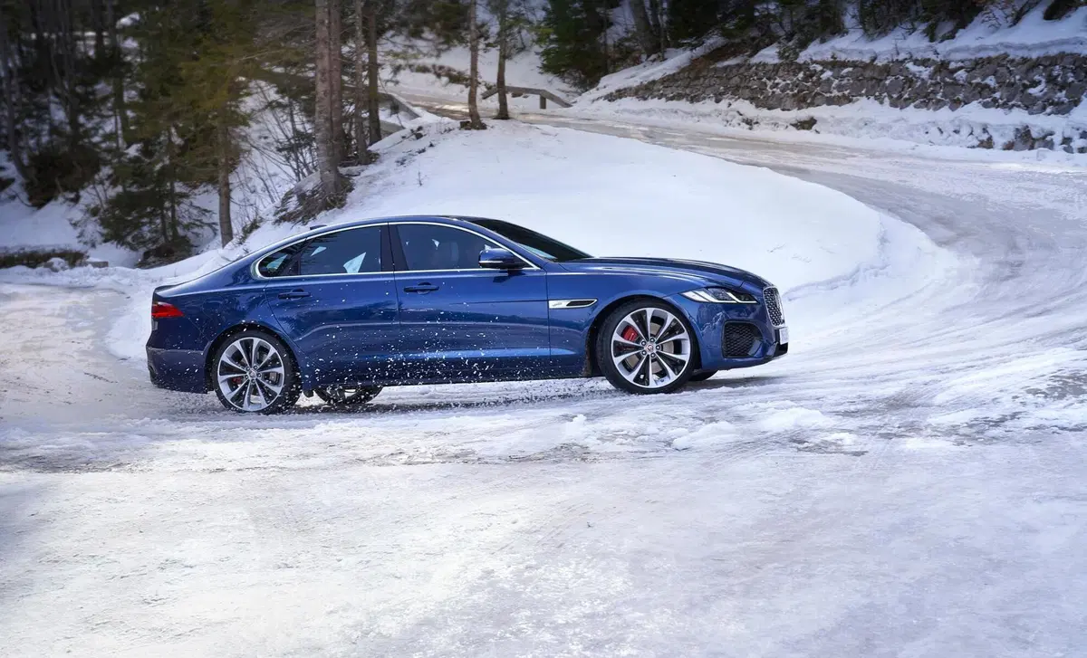 Jaguar XF 2.0 D 180 CV AWD aut. Chequered Flag (2)