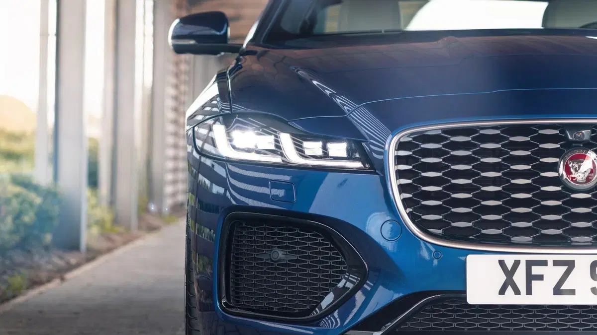 Jaguar XF 2.0 D 180 CV AWD aut. Chequered Flag (24)