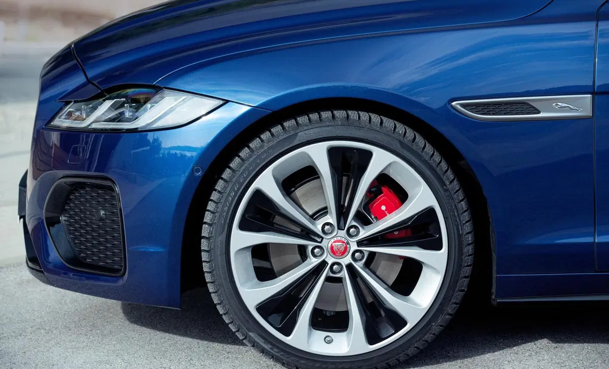 Jaguar XF 2.0 D 180 CV AWD aut. Chequered Flag (23)