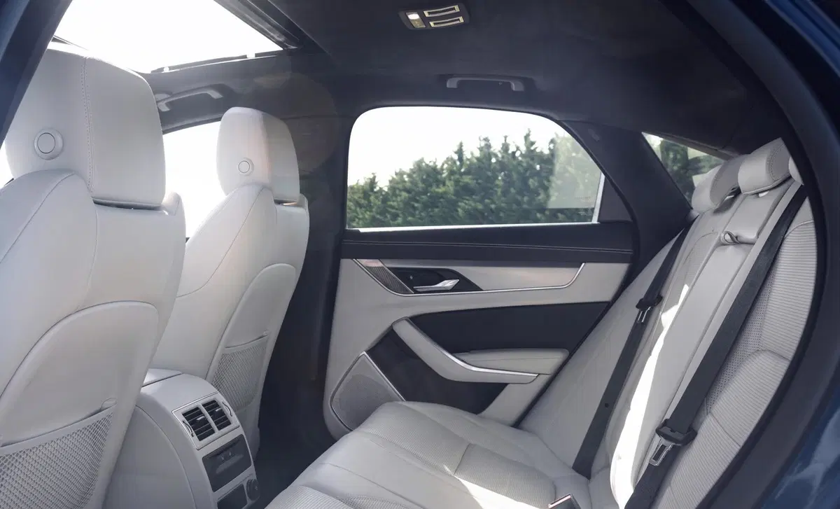 Jaguar XF Sportbrake (2017-24) (13)