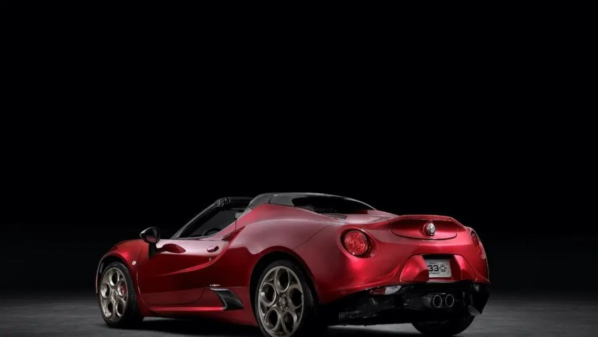 Onore all’Alfa Romeo 33 Stradale con il Tributo delle ultime 4C Spider americane a listino [“a ruba” anche in UE] (3)