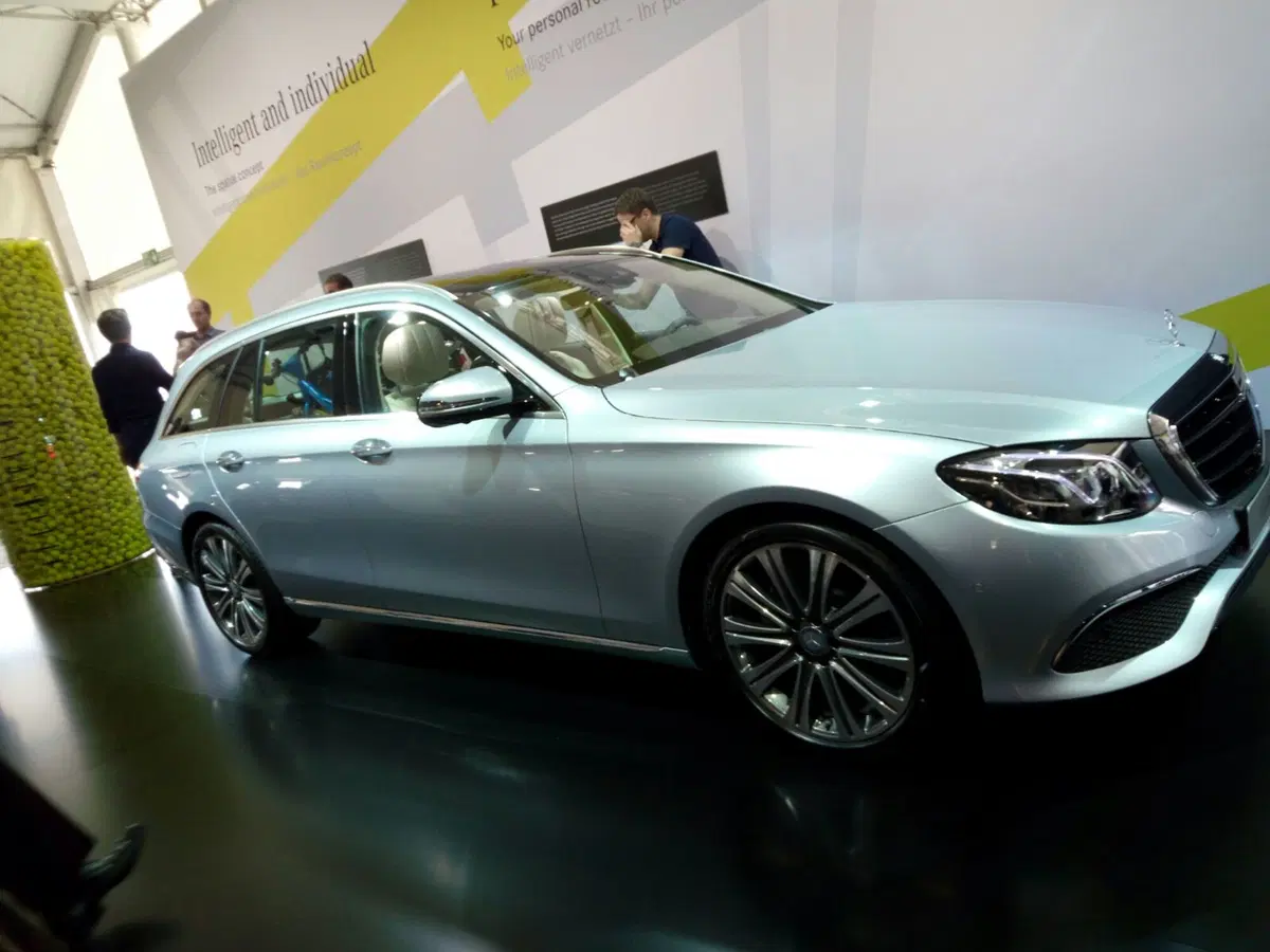 Nuova Mercedes Classe E station wagon: la familiare a guida semi-autonoma