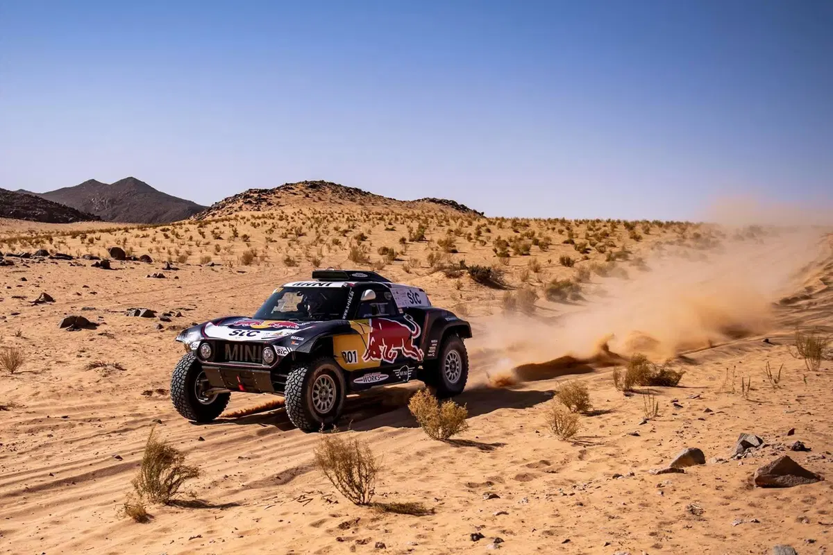 Hail Rally. Finale thriller. Penalità a cascata, vittoria a Sainz e Coppa a Vasilyev (13)