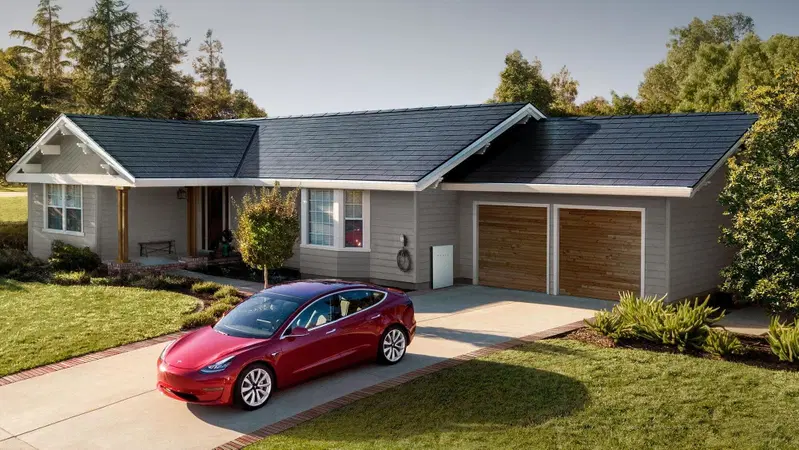 L'ultima di Musk: assieme all'auto elettrica anche pannelli solari (invisibili) per il tetto